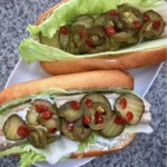 hot dog z makrelą wędzoną