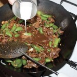 Jagnięcina z imbirem i groszkiem cukrowym