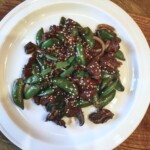 Jagnięcina z imbirem i groszkiem cukrowym