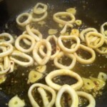 Kalmary smażone na oliwie z czosnkiem