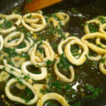 Kalmary smażone na oliwie z czosnkiem