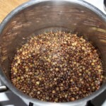 czarna soczewica w garnku