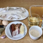 Kotleciki z dorsza z boczkiem w sosie kaparowym