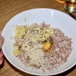 Kotleciki z dorsza z boczkiem w sosie kaparowym