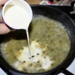 przygotowanie sosu kaparowego na patelni