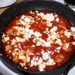 Krewetki saganaki z pomidorami i serem feta