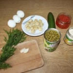 Krewetki w galarecie z groszkiem i jajkiem