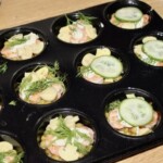 Krewetki w galarecie z groszkiem i jajkiem