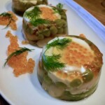 Krewetki w galarecie z groszkiem i jajkiem