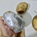 ziemniaki w folii aluminiowej