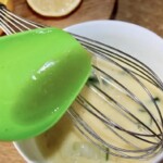 przygotowanie sosu cytrynowego do kurczaka duszonego