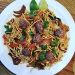 Makaron po chińsku z klopsikami