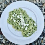 Makaron z pesto szpinakowym z awokado