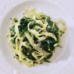 Makaron z pesto z rukolą i chilli