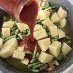 Mięso duszone w sosie z fasolką szparagową