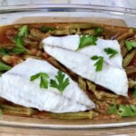 Okra duszona z pomidorami z doradą