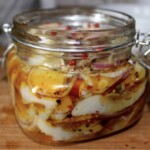 Pikantne śledzie w oleju rydzowym z pieprzem