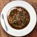 Policzki wołowe duszone w czerwonym winie