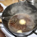 przyrządzanie sosu piwnego do policzków wołowych