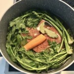 w garnku gotuje się rosół