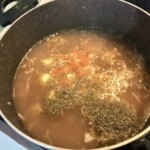 Prosta zupa fasolowa na żeberku wędzonym