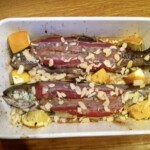 Pstrąg pieczony z boczkiem wędzonym i migdałami