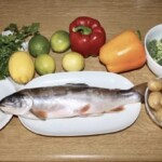 Pstrąg z piekarnika pieczony razem z warzywami