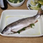 Pstrąg z piekarnika pieczony razem z warzywami