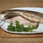 Pstrąg z piekarnika pieczony razem z warzywami