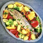 Pstrąg z piekarnika pieczony razem z warzywami