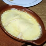 Raclette z ziemniakami gotowanymi i kiszonkami