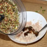 przygotowanie farszu z kurczakiem do sajgonek