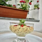 Sałatka krewetkowa ze śliwkami suszonymi