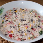 Sałatka ryżowa z tuńczykiem papryką i fasolką