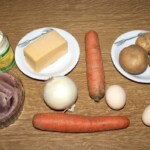 Sałatka warstwowa ze śledziem i warzywami składniki