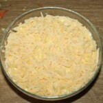 Sałatka warstwowa ze śledziem i warzywami