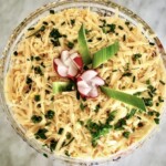 Sałatka warstwowa ze śledziem i warzywami