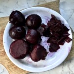 ugotowane obrane buraki czerwone