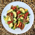 Sałatka z polędwiczką wieprzową papryką i awokado