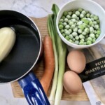 Sałatka ze śledziem wędzonym i warzywami