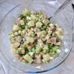 Sałatka ze śledziem wędzonym i warzywami