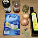 Śledź w oleju z oliwkami kaparami składniki