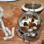 Śledź w oleju z oliwkami kaparami