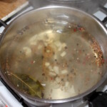 zalewa octowa gotuje się w garnku