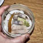 Śledzie z kaparami i papryczką chilli