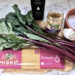 spaghetti z pesto z buraka i chilli