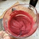 pesto z buraka w misce malaksera