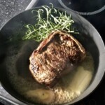 Stek wołowy z rostbefu z masłem i rozmarynem