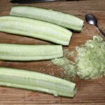 podłużny ogórek z wydrążonym środkiem