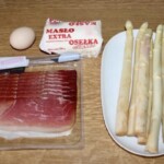 Szparagi z szynką i jajkiem gotowanym
